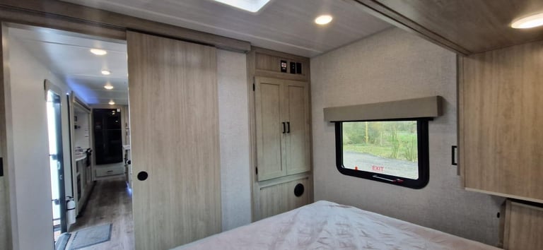 EX DEMO Forest River East To West Alta 2810KIK American Caravan 5th Wheel