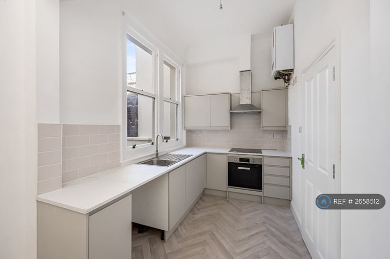 2 bedroom flat in West Street, Brighton, BN1 (2 bed) (#2658512)