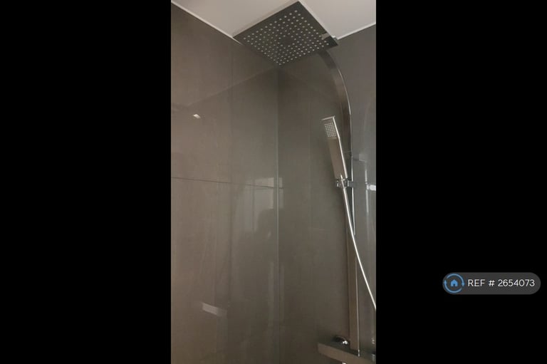 2 bedroom flat in South Tower, Manchester, M15 (2 bed) (#2654073)