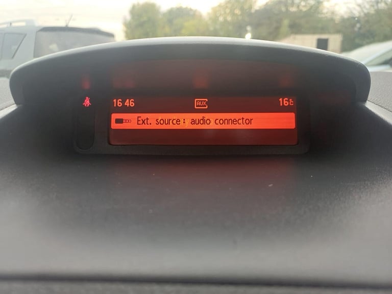2011 Renault Clio 1.2 16V I-Music 3dr HATCHBACK PETROL Manual