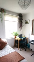 Large double room in Hove, bills inc.