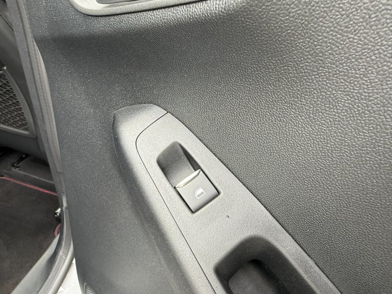 2024 Ford Puma 1.0T EcoBoost Hybrid mHEV ST 5dr DCT - Only 2,700 miles! Hatchback Petrol Automatic