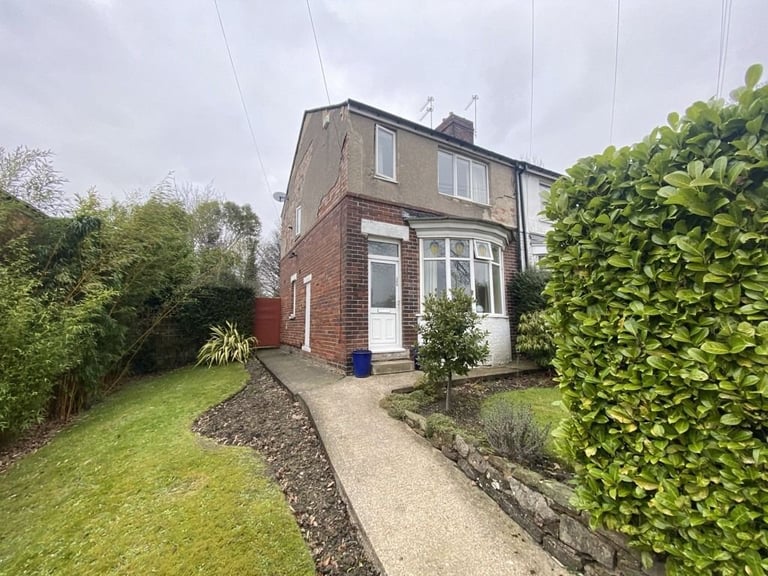 A Lovely Two Bedroom House to Rent WITH NO DEPOSIT for SHORT TERM LET ONLY.