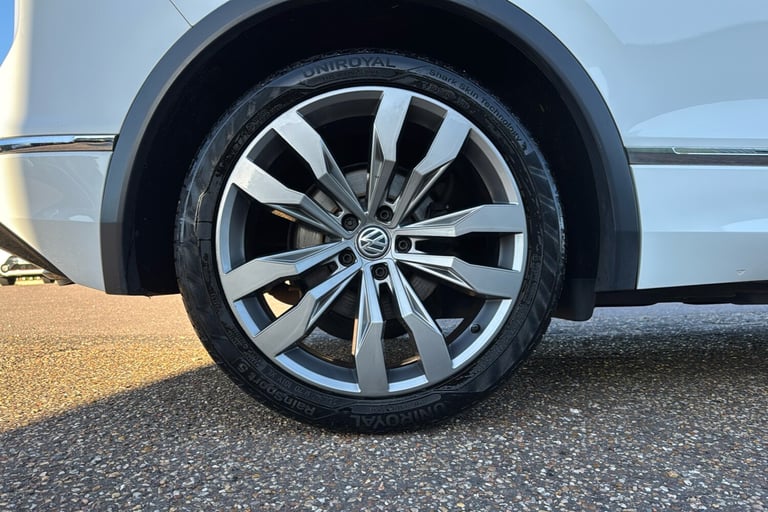  Volkswagen Tiguan 2.0 Tdi Bluemotion Tech R Line Suv 5dr Diesel Dsg 4motion
