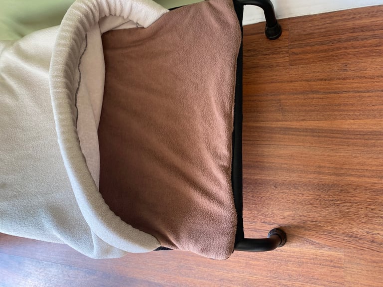 HiK9 raised dog bed with snuggle tunnel