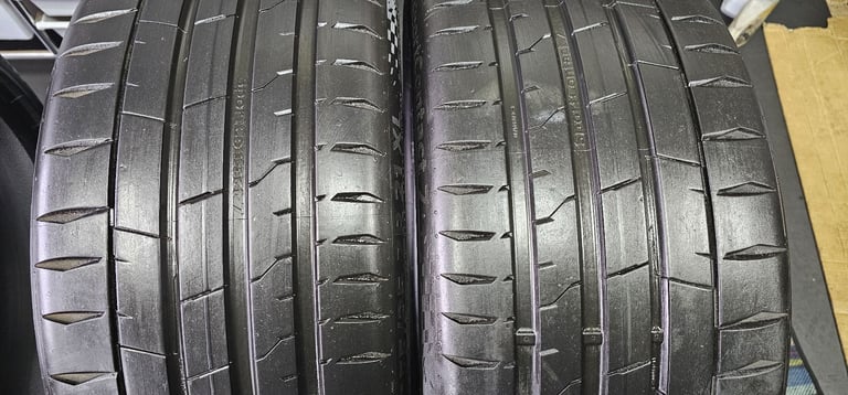 255 35 21    2 x tyres Continental Sport Contact 7