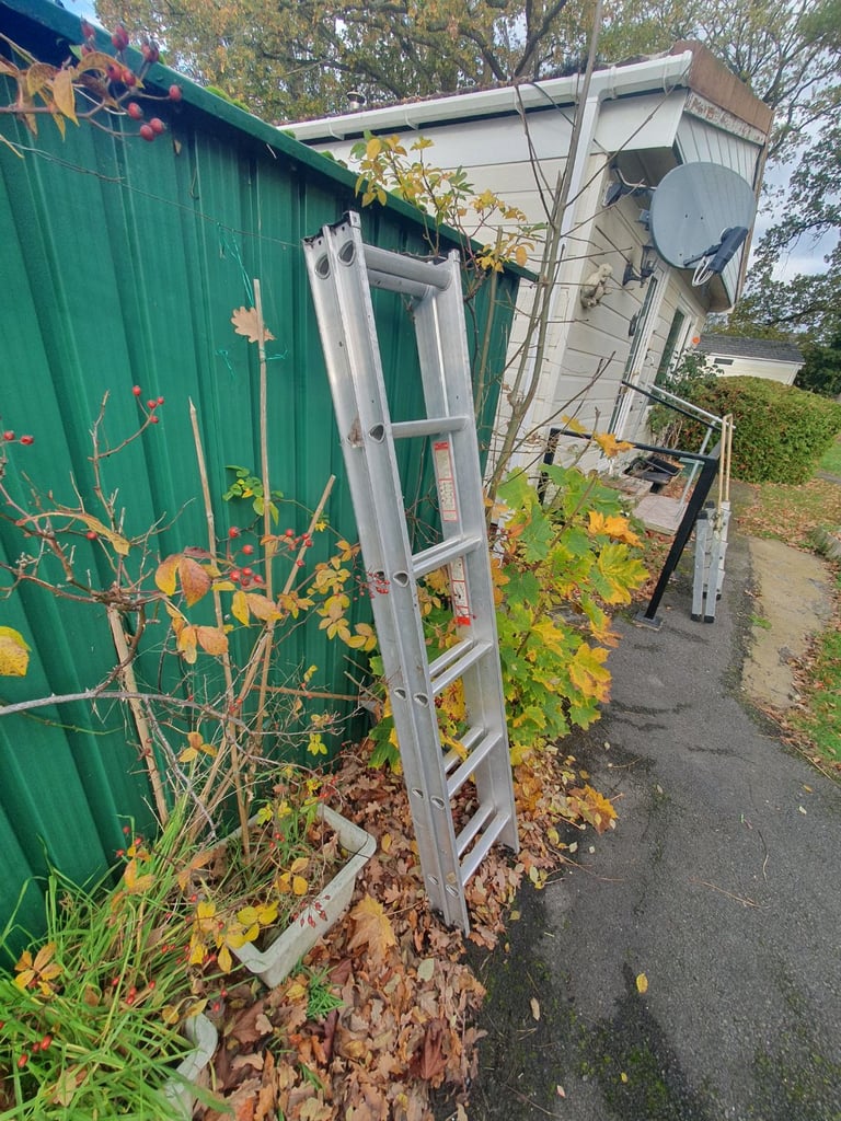 Two piece extendable ladder