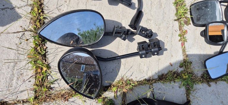 Towing mirrors for caravans.