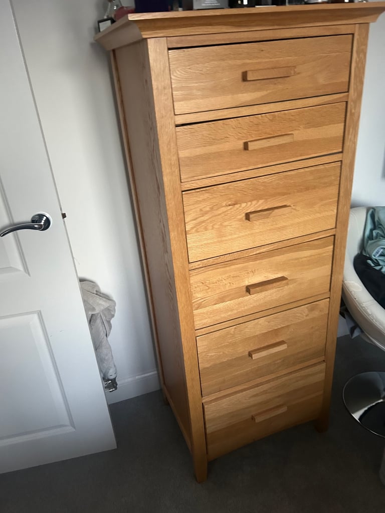 Oak tall chest of drawers 
