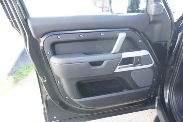 2023 Land Rover Defender 3.0 D300 X-Dynamic HSE 110 5dr Auto [7 Seat] ESTATE DIESEL Automatic