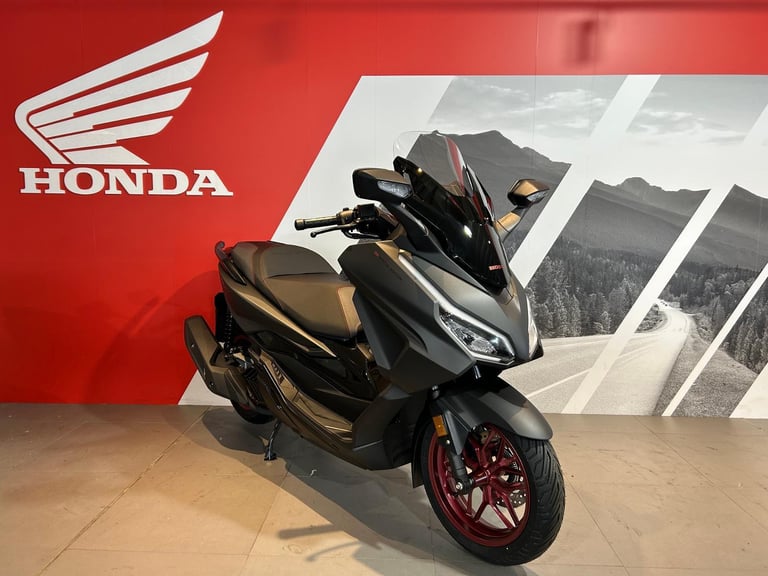 Honda FORZA 125 review. Buying a used maxi scooter? 