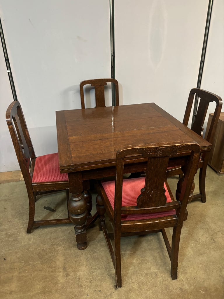 Vintage oak pull out dining table & 4 chairs 