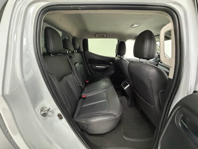 2020 Mitsubishi L200 2.2 DI-D DC Warrior Pickup Double Cab 4dr Diesel Manual 4WD Euro 6 (s/s) (1 ...