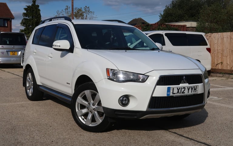 image for 2012/12 White Mitsubishi Outlander 2.2 DI-D GX3 5dr 2WD 7 Seat