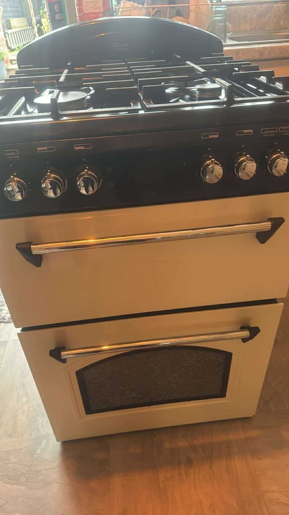 Cream Leisure CLA60GAC 60cm Gas Cooker – Fully Working, Easy Fix, Great Price!