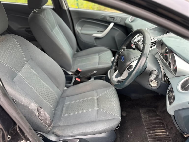 2011 Ford Fiesta 1.4 Titanium 5dr HATCHBACK Petrol Manual