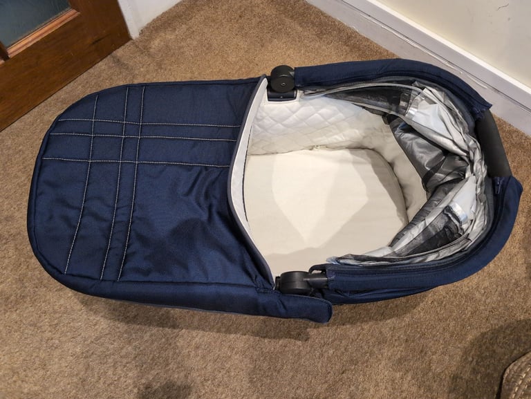 image for Uppababy vista bassinet 