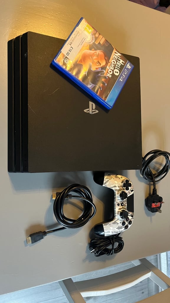 PS4 PRO with game ans all leads 