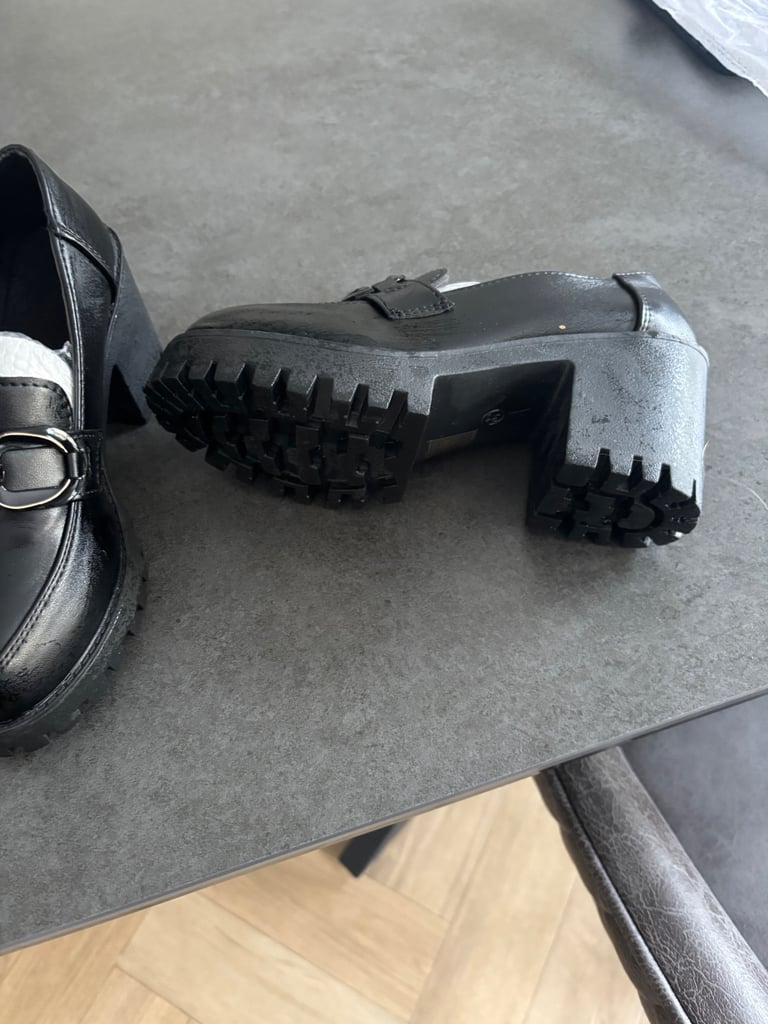 Ladies platform shoes