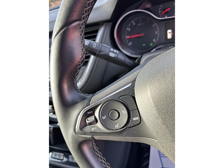 2018 Vauxhall Grandland X Turbo Tech Line Nav SUV Petrol Manual