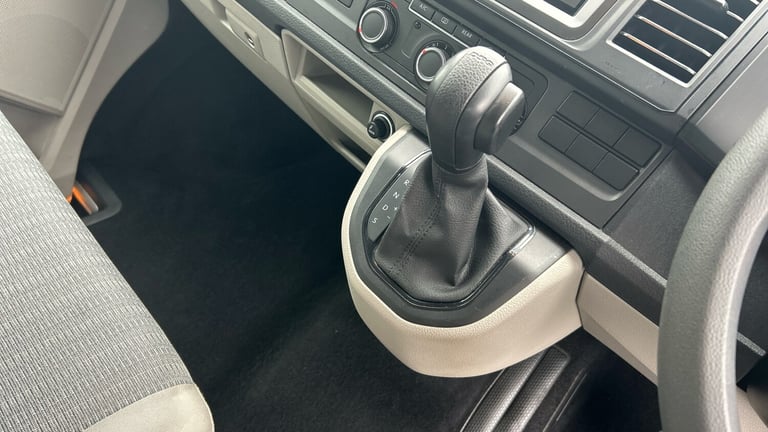 2018 Volkswagen Transporter T32 Swb Diesel 2.0 BiTDI BMT 199 Startline Window Van DSG Window Van ...