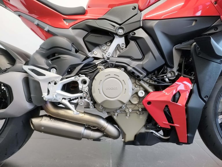 2025 Ducati Streetfighter V4S Red 562 Miles Akro Exhaust | £372 Dep & £372 pcm