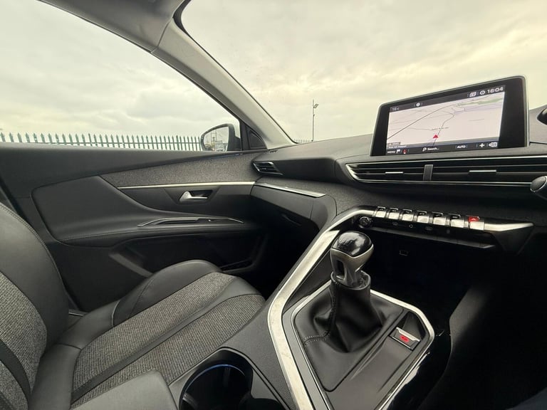 2019 69 PEUGEOT 5008 ALLURE 7 SEATER 1.2 PURETECH PETROL WHITE MANUAL EURO 6