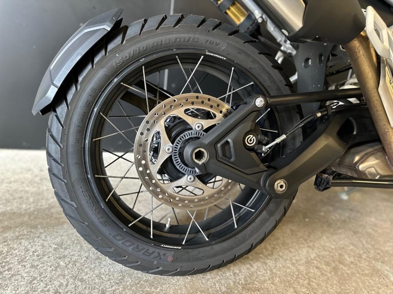 STUNNING ONE OWNER 2023/23 TRIUMPH TIGER 1200 RALLY PRO MOTORCYCLE 