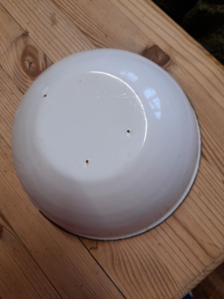 Enamel bowl
