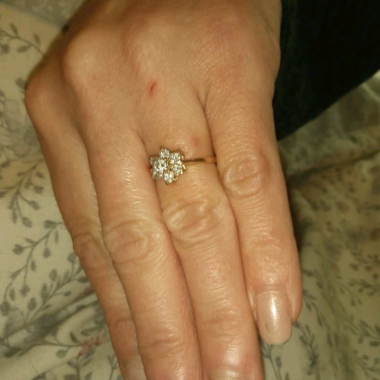 9Ct gold diamond ring 