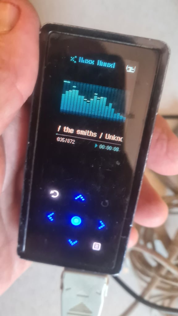 Samsung yp-k5j tilt and slide speaker 4gb mp3 player spares or repair-no sound