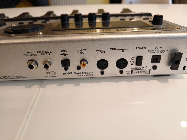 BOSS GT-10 Guitar Multi-Effects Processor with power supply