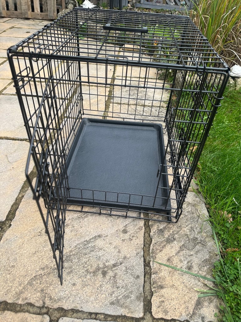 Lovely black dog crate for small/toy dog.