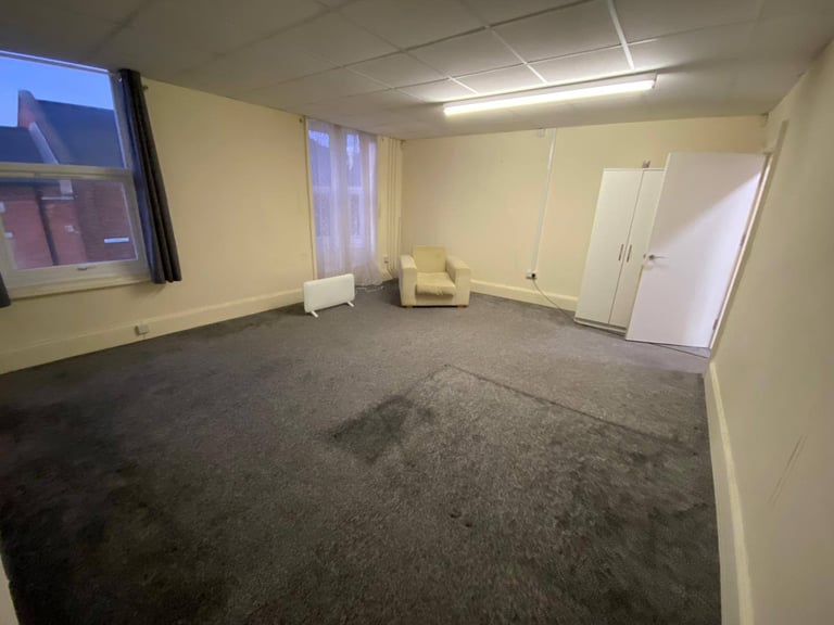 image for Beautiful 3 Bedroom Flat | Renovated | Fitted Kitchen | Parking | Stratford Road, Wolverton - MK12