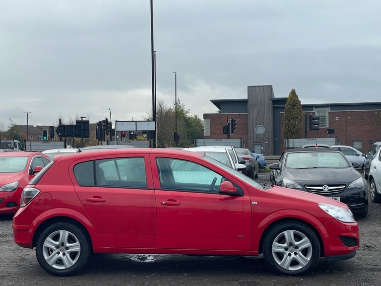 * 59 2010 VAUXHALL ASTRA 1.4L 5 DOOR + LONG MOT + IDEAL FIRST CAR + HPI CLEAR * 