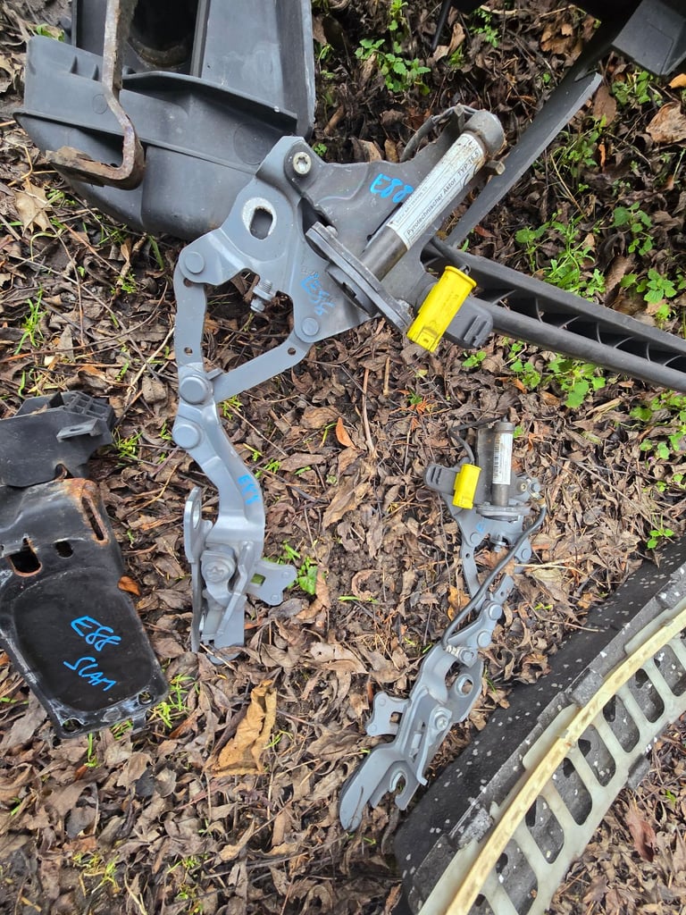 Bmw 1 Series E88 E82 Lci Slam Panel Pedestrian sensor BRACKET HINGES ACTUATORS Breaking Parts 