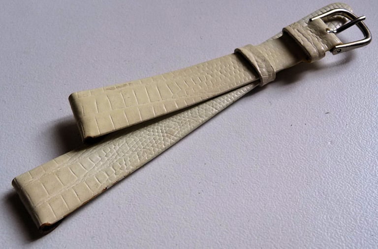 NEW, OLD STOCK, OFF WHITE PATENT LEATHER WATCH STRAP - 14mm LINK WIDTH