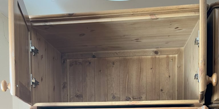 A QUALITY SOLID PINE DOUBLE WARDROBE TOP BOX