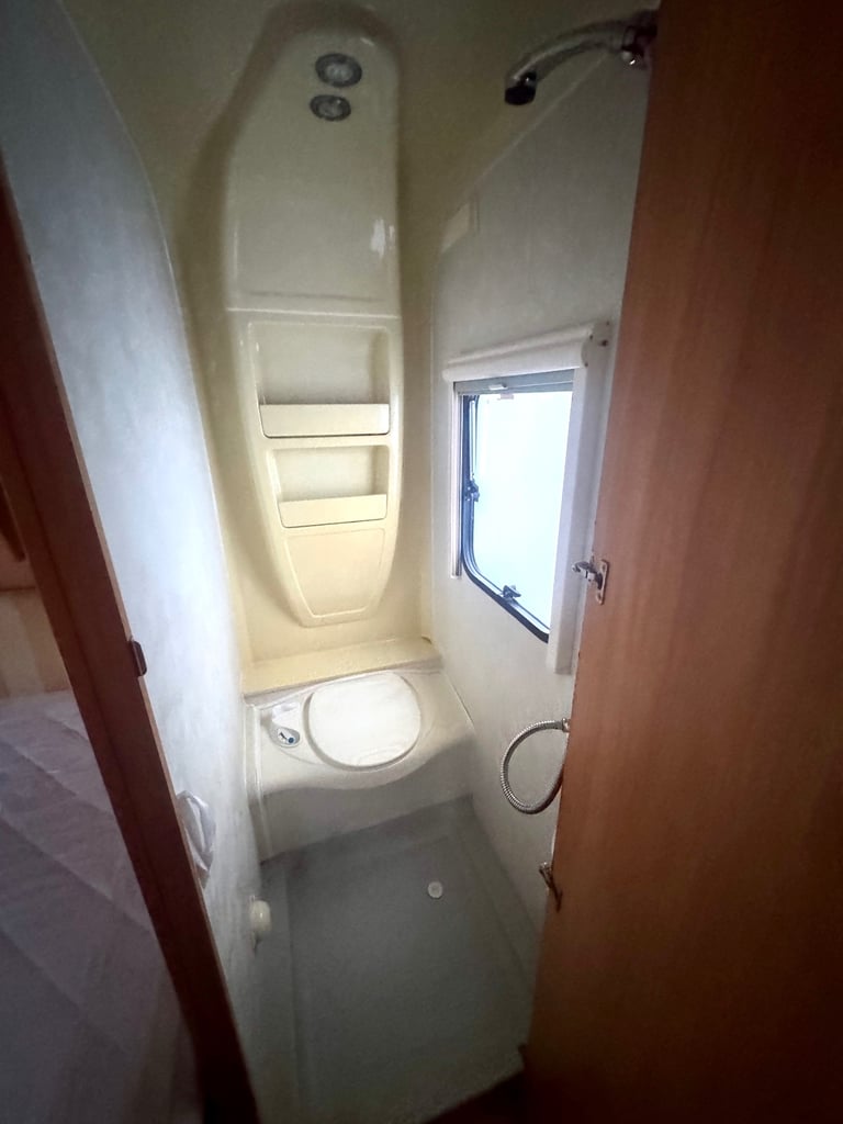 Caravan Adria Adora 532 UP Fixed Bed 2006