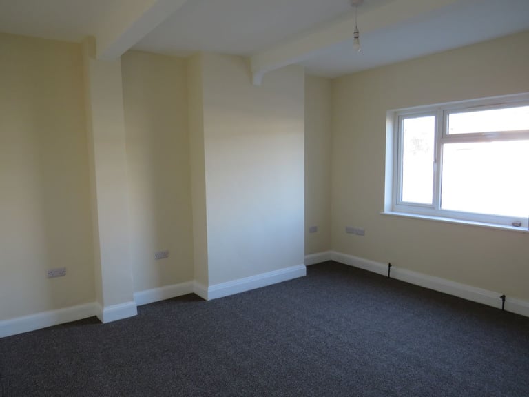 5 bedroom 3 bath house for rent in Southall UB2