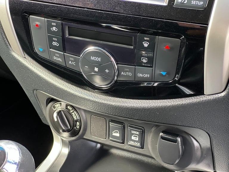 2018 Nissan Navara 2.3 dCi Tekna 4WD Euro 6 (s/s) 4dr PICK UP Diesel Manual