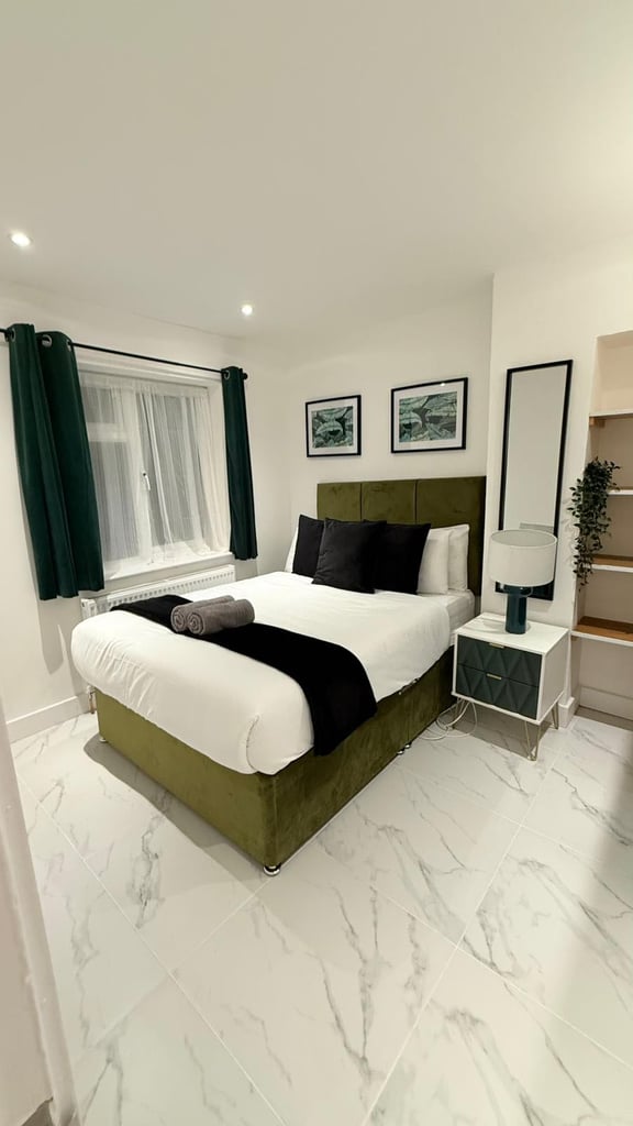 Mill Hill property available for short-term let. Bills included.