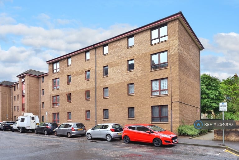 image for 3 bedroom flat in Sienna Gardens, Edinburgh, EH9 (3 bed) (#2640170)