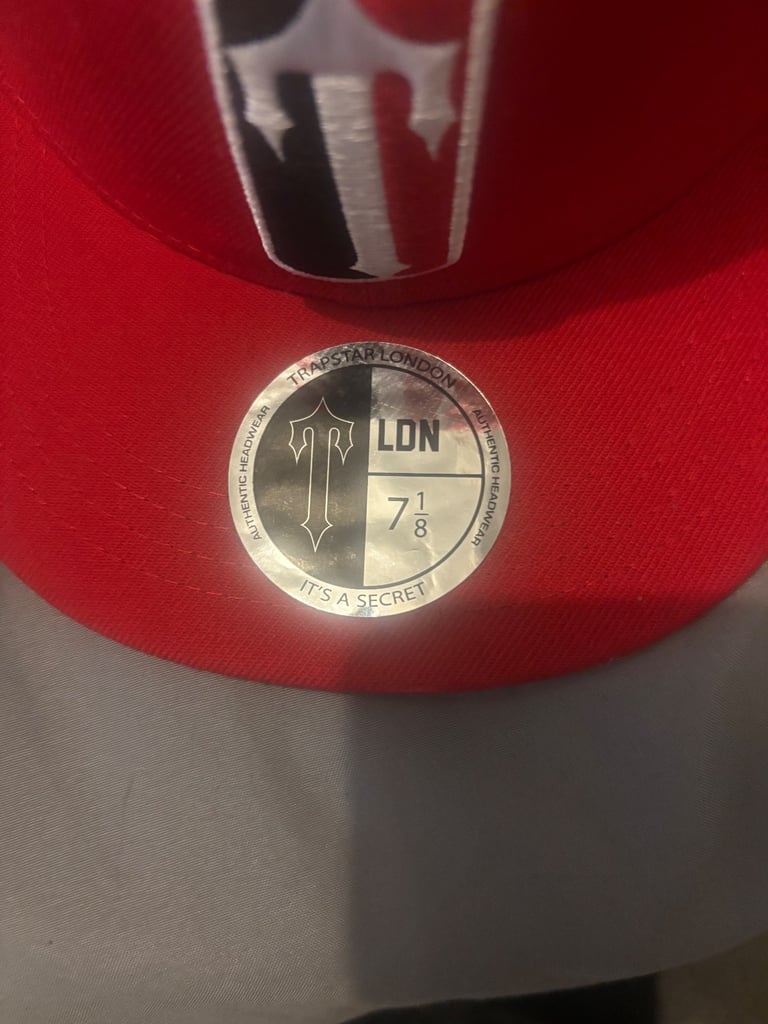 Red Trapstar Fitted hat size:7 1/8