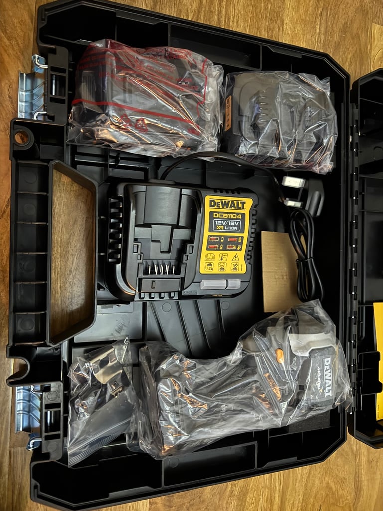 DEWALT DCF85MP2T MCLAREN F1 18V XR BL 1/4IN IMPACT DRIVER + 2 X 5AH BATTERIES - UNWANTED GIFT.