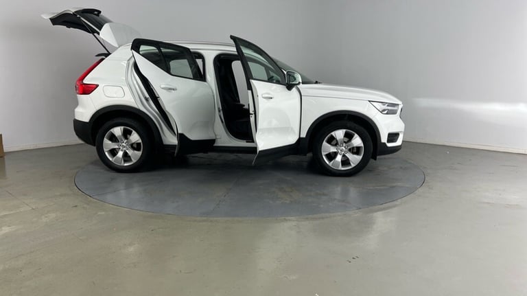 2020 Volvo XC40 T3 Momentum Automatic Estate Petrol Automatic