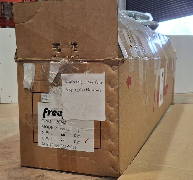 FREERIDER LUGGIE CAR HOIST. Used & Boxed