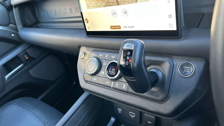 2024 Land Rover Defender 3.0 D250 X-Dynamic HSE 90 3dr Auto ESTATE DIESEL Automatic