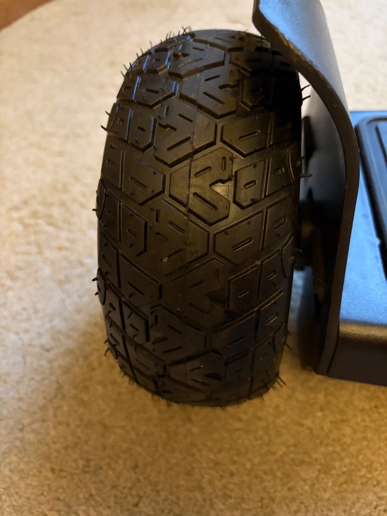 Hoverboard in excellent condition, plus charger and safety accessories 