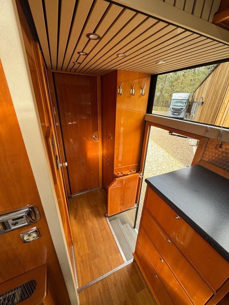 2007 Iveco STRALIS 7 HORSE LEHEL HORSEBOX Diesel Automatic